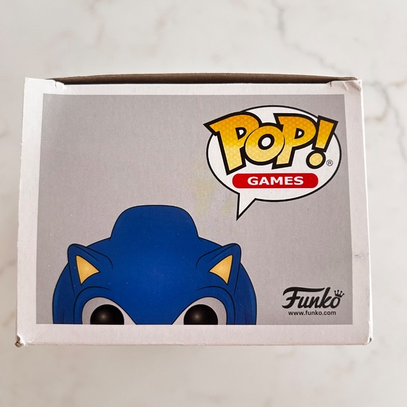 Funko Pop Games: Sonic the Hedgehog - Sonic with Emerald #284 - NIB - Picture 5 of 6